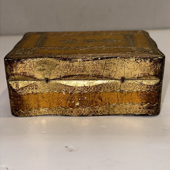 Vintage Italian florentine gold guilded wood trinket box, velvet interior. - Picture 4 of 7